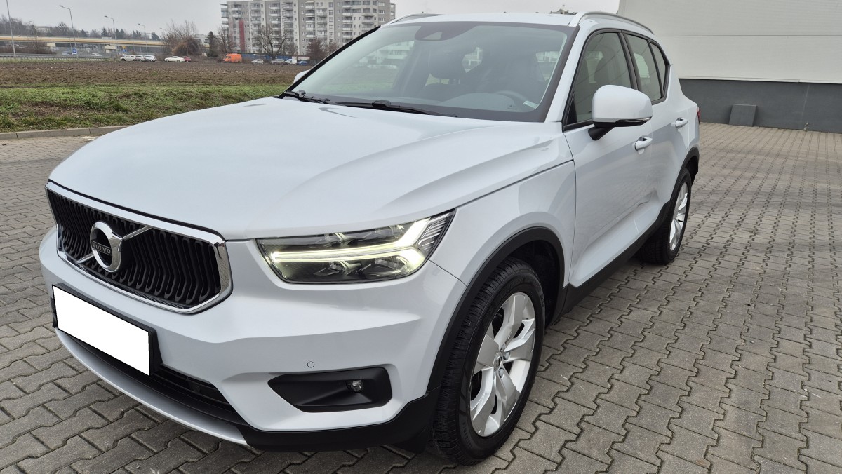 volvo xc40 momentum pro
