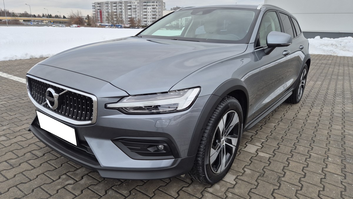 volvo v60 cross country pro b5 awd